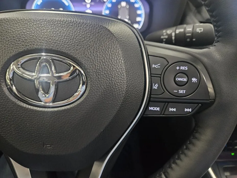 Toyota RAV4 — фото 8