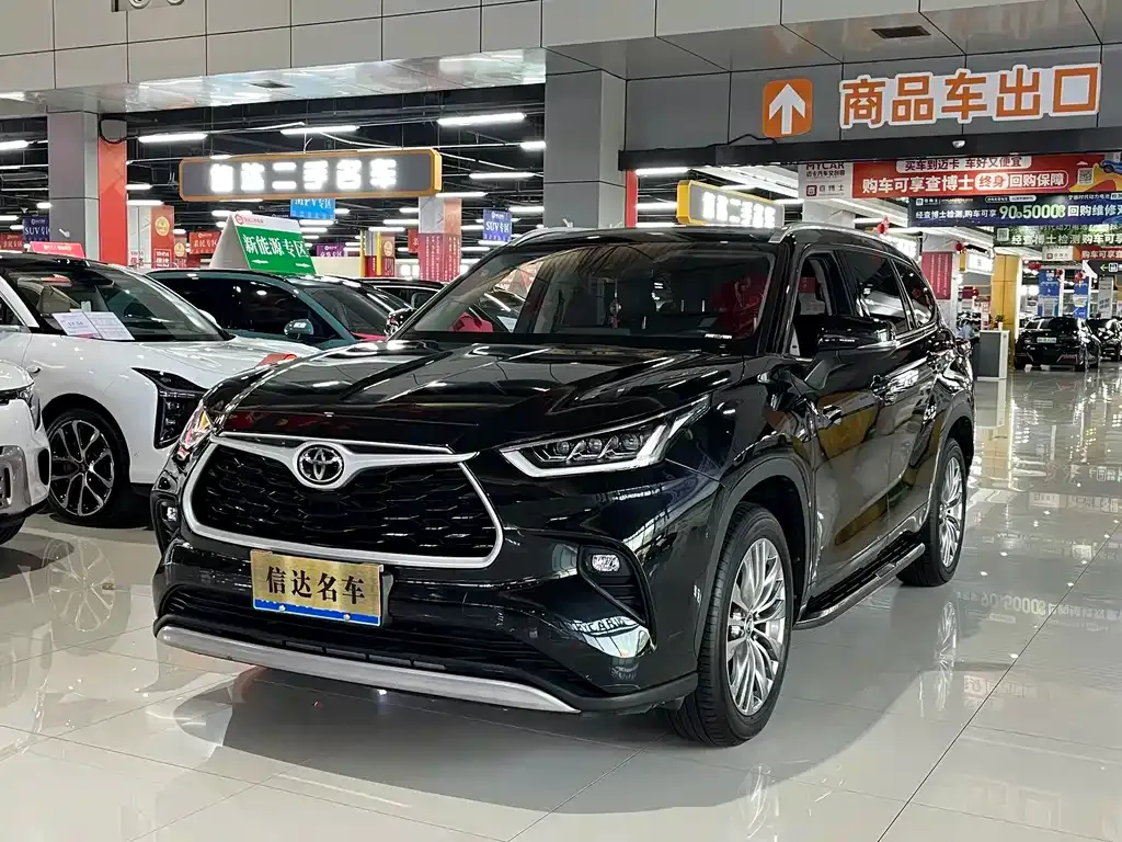 Toyota Highlander — фото 1