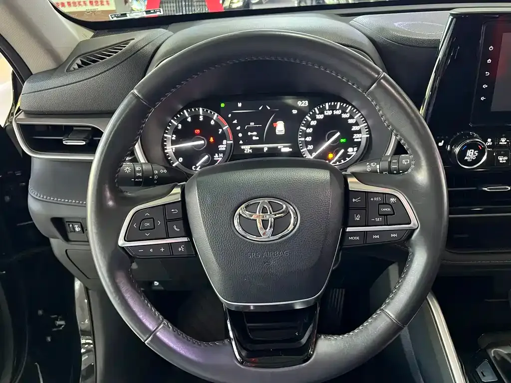 Toyota Highlander — фото 9