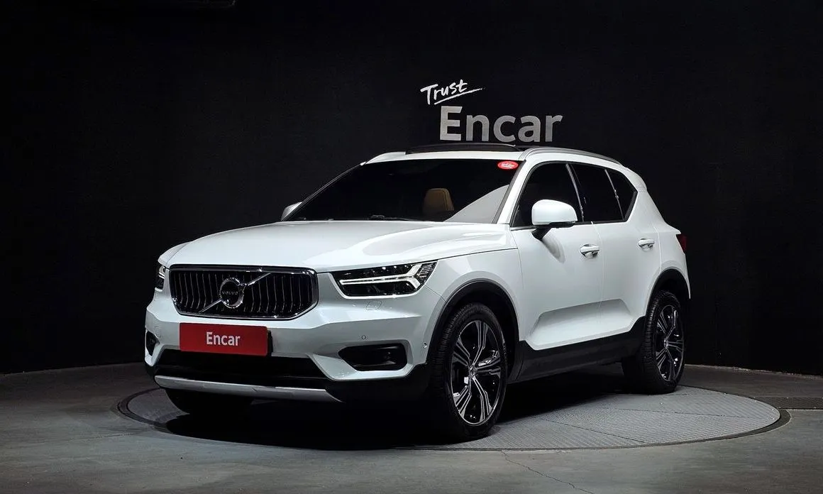 Volvo XC40 — фото 1