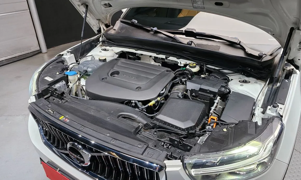 Volvo XC40 — фото 10