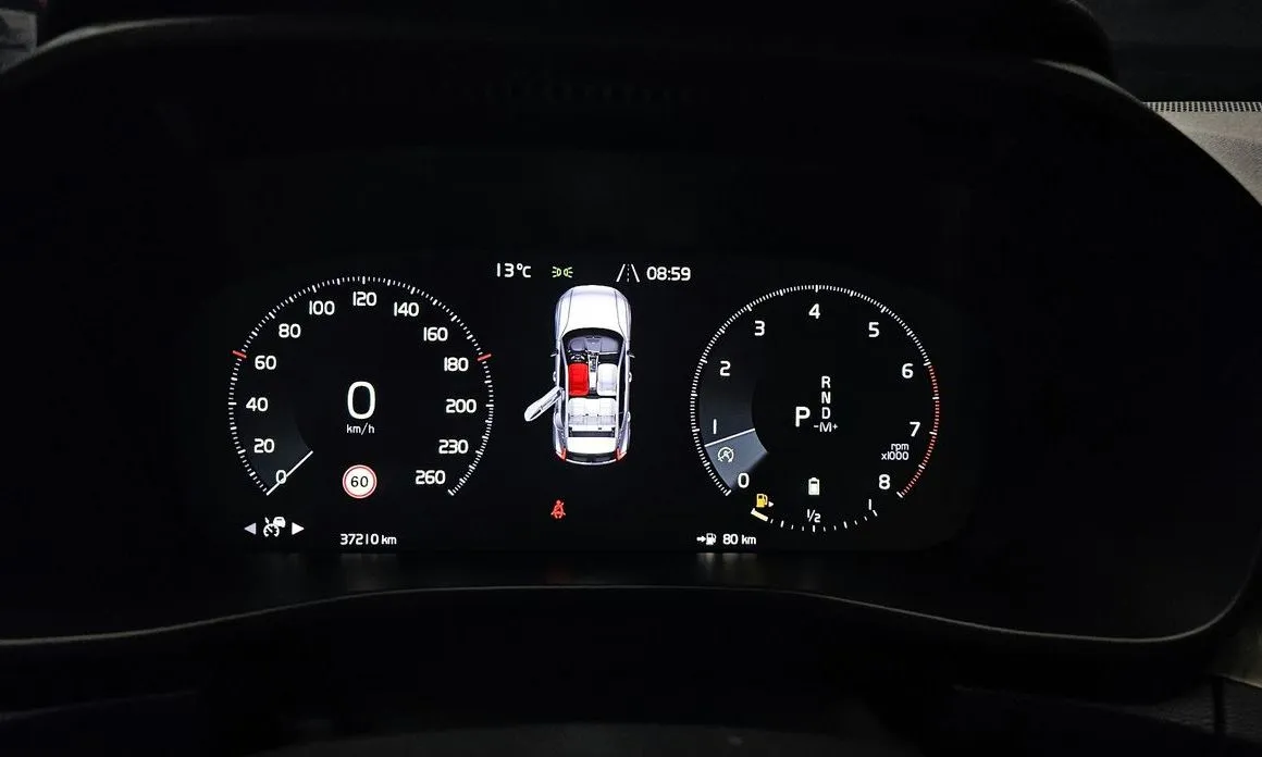 Volvo XC40 — фото 4