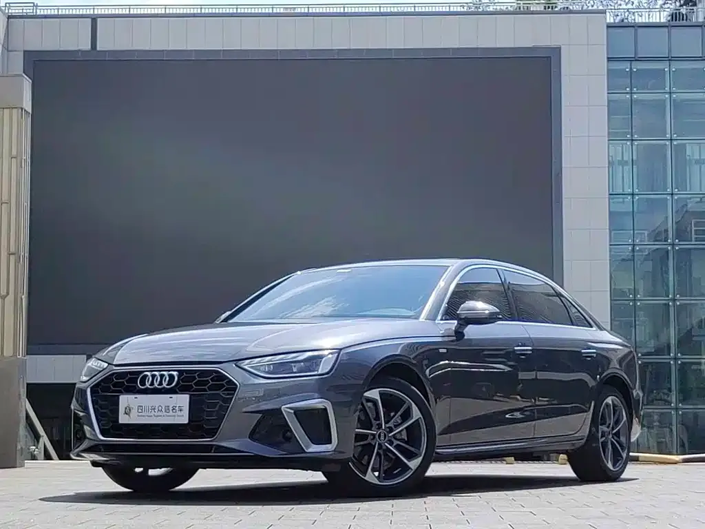 Audi A4L — фото 1