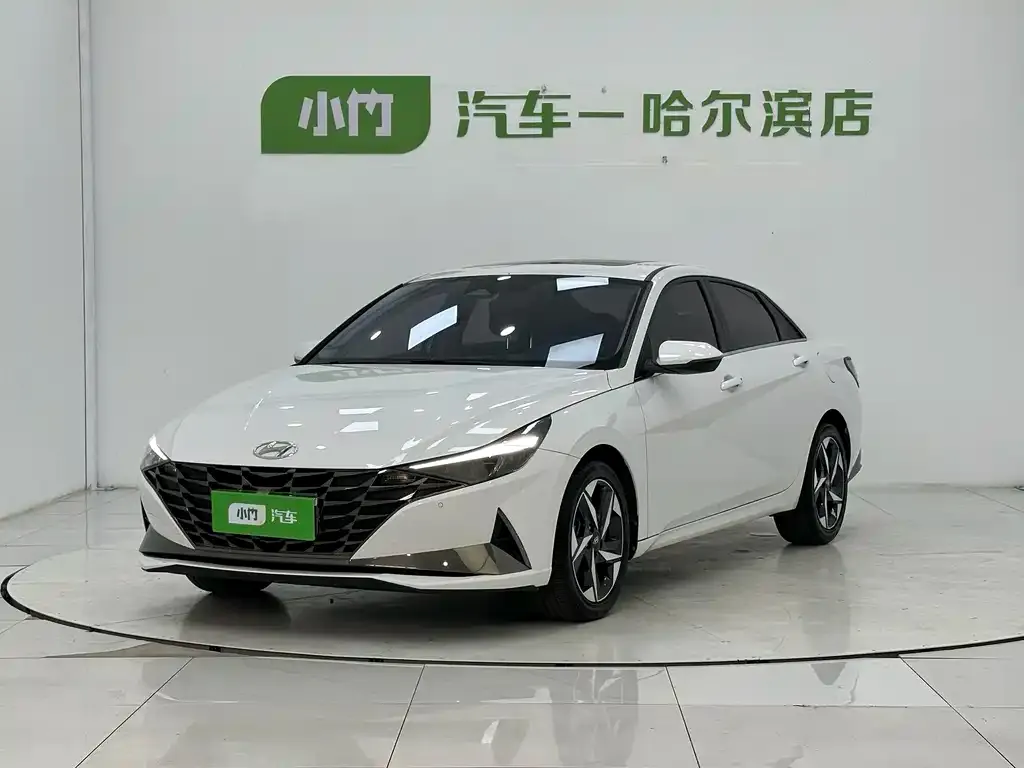 Hyundai Elantra — фото 1
