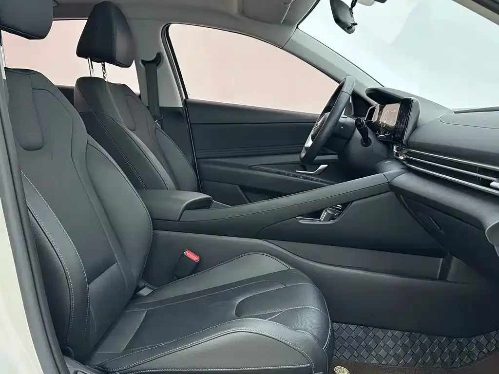Hyundai Elantra — фото 4