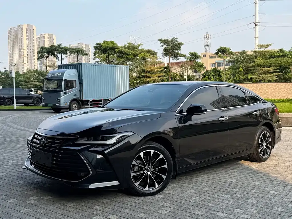 Toyota Avalon — фото 1