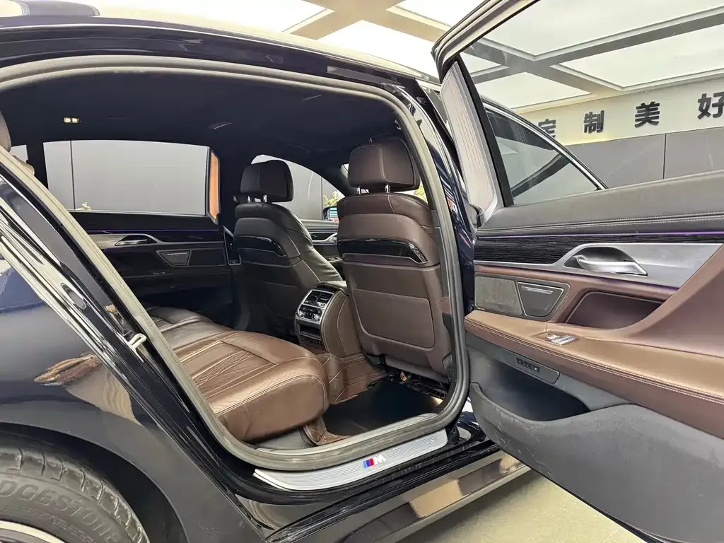BMW 7 Series — фото 4