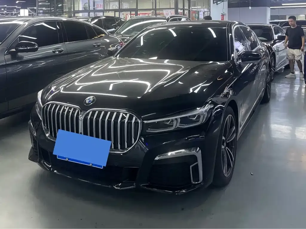 BMW 7 Series — фото 1
