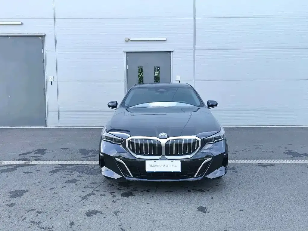 BMW 5 Series — фото 10