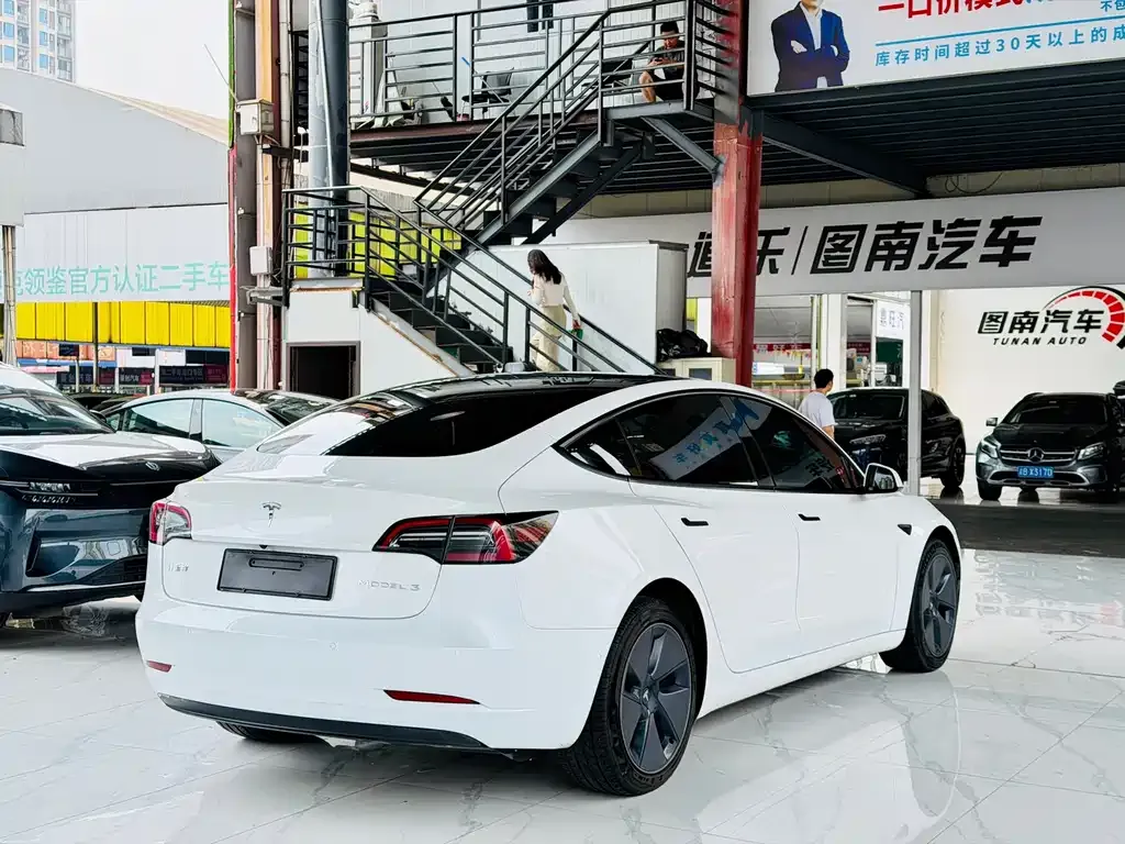 Tesla Model 3 — фото 9