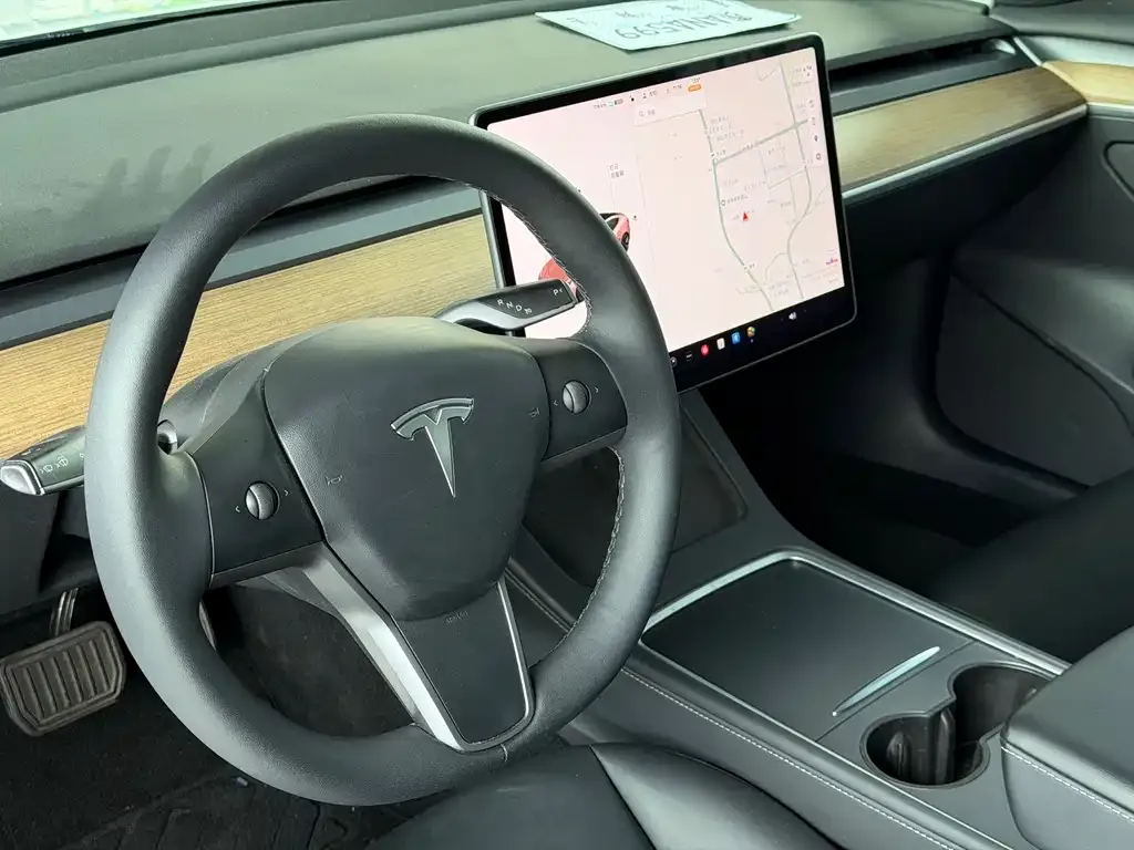 Tesla Model 3 — фото 8