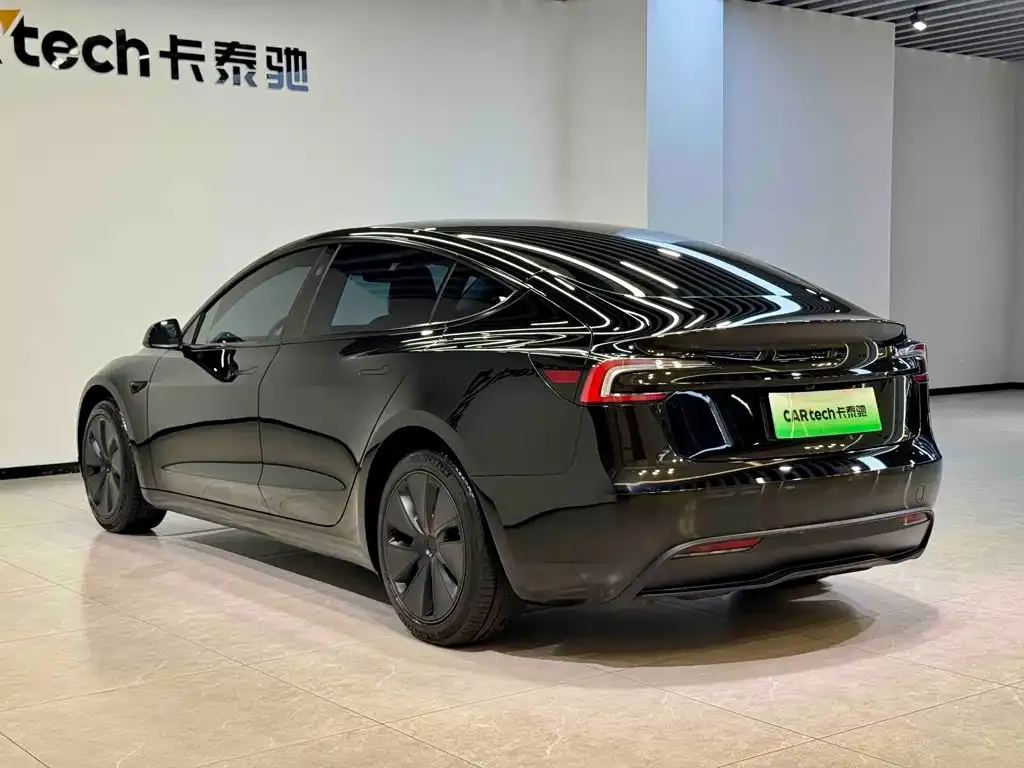 Tesla Model 3 — фото 7