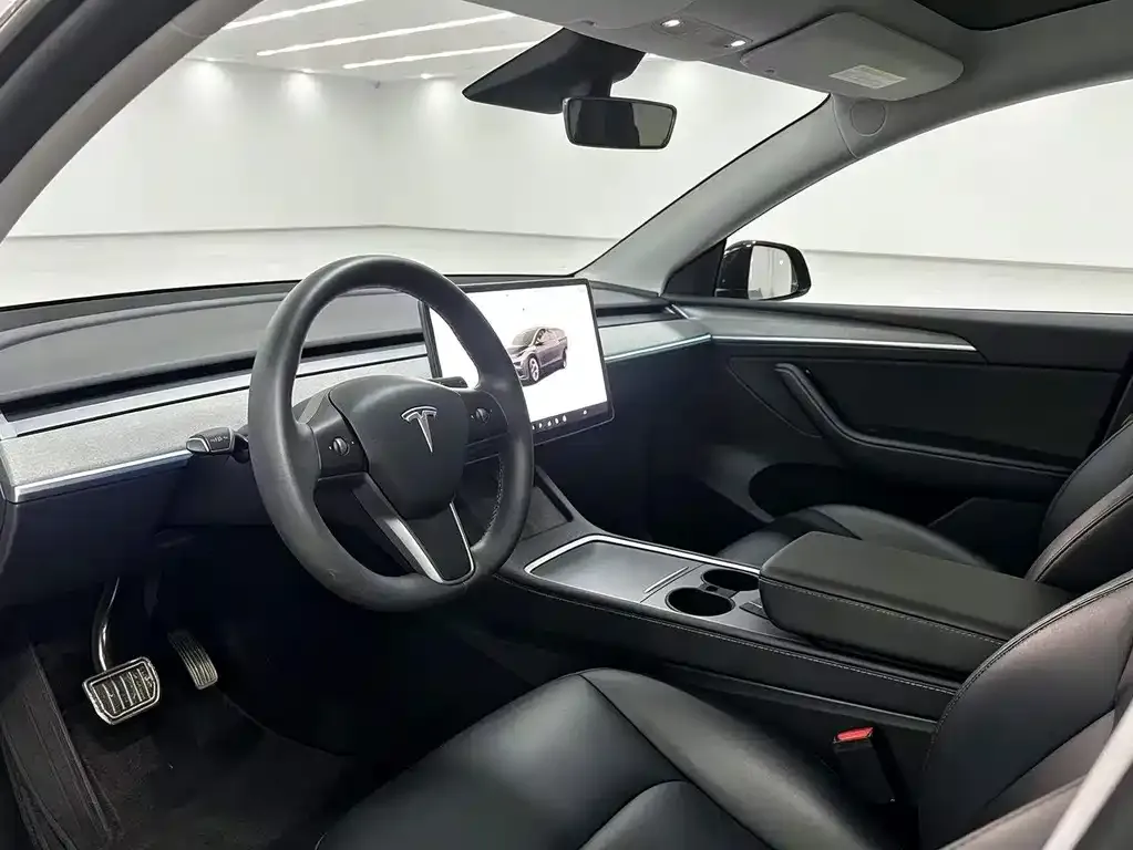 Tesla Model Y — фото 5