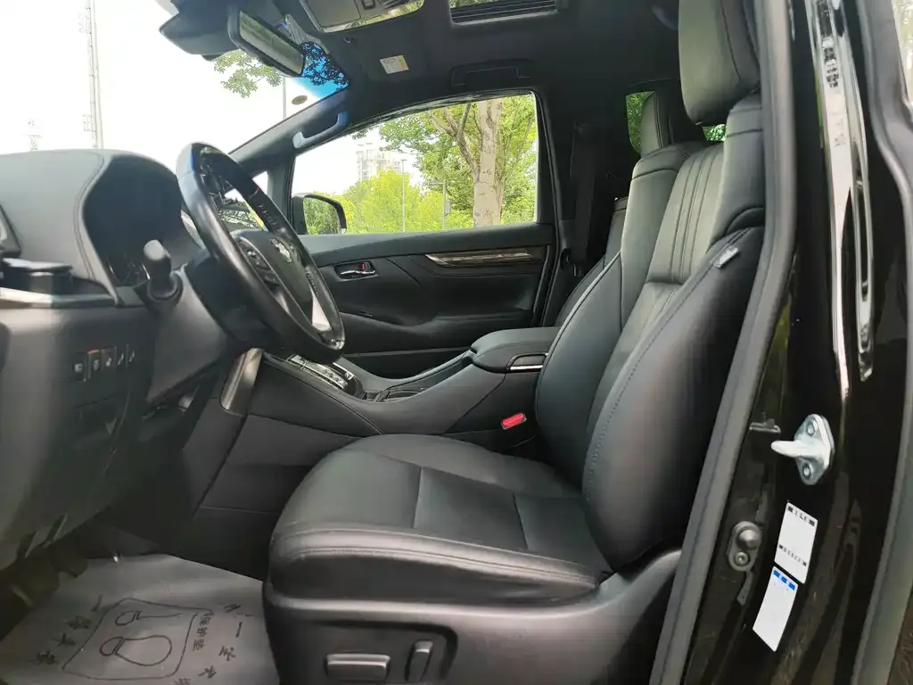 Toyota Alphard — фото 3