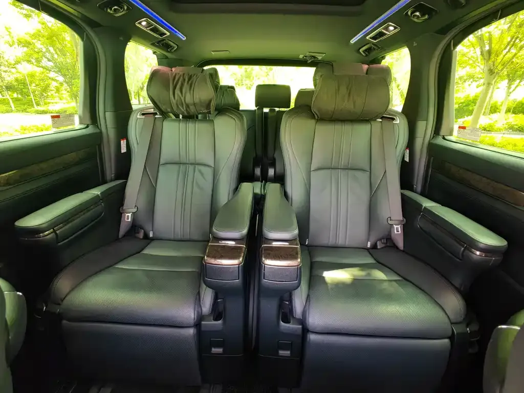Toyota Alphard — фото 5