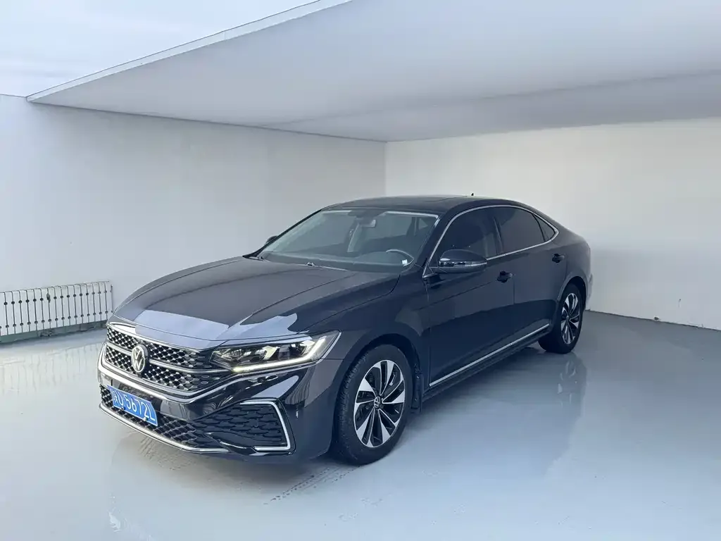 Volkswagen Passat — фото 1