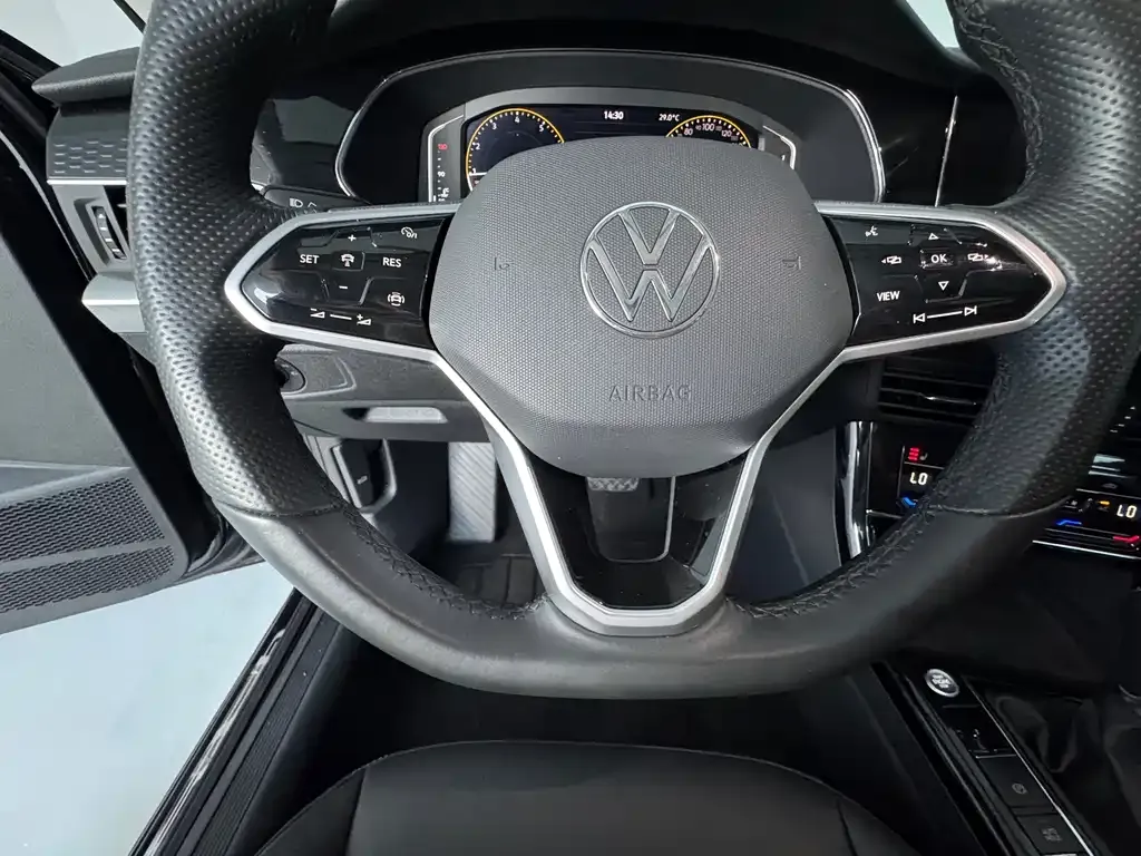 Volkswagen Passat — фото 9