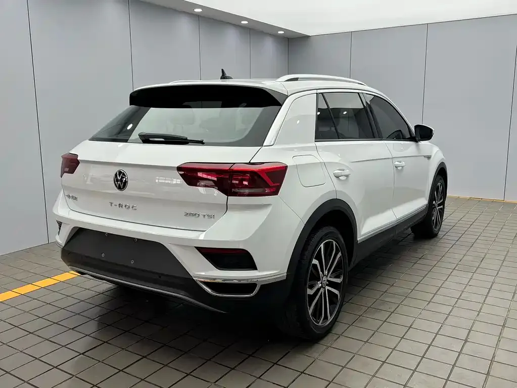 Volkswagen T-Roc — фото 10