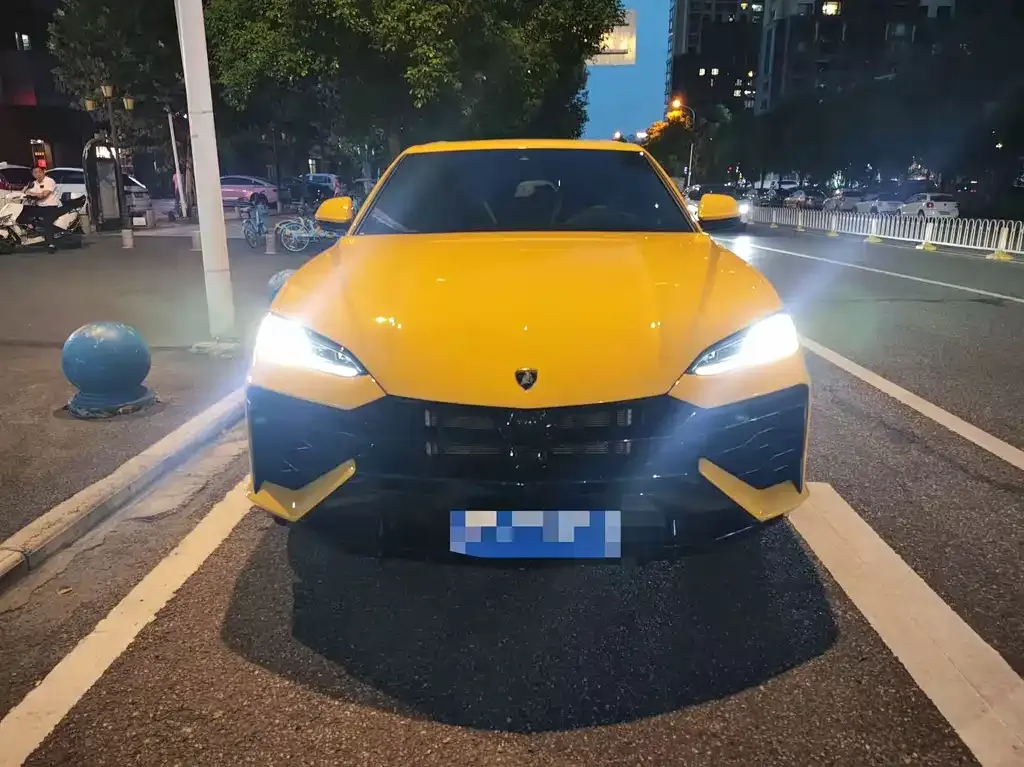 Lamborghini Urus SE — фото 10
