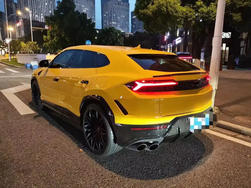 Lamborghini Urus SE — фото 9