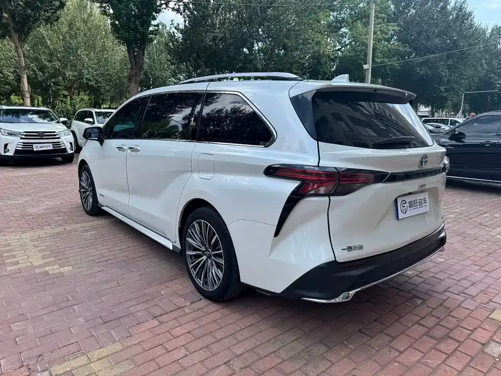 Toyota Granvia — фото 6