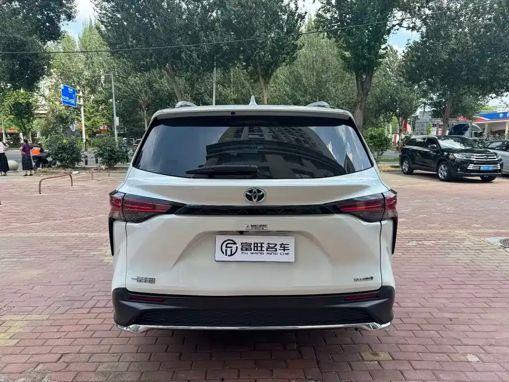 Toyota Granvia — фото 10