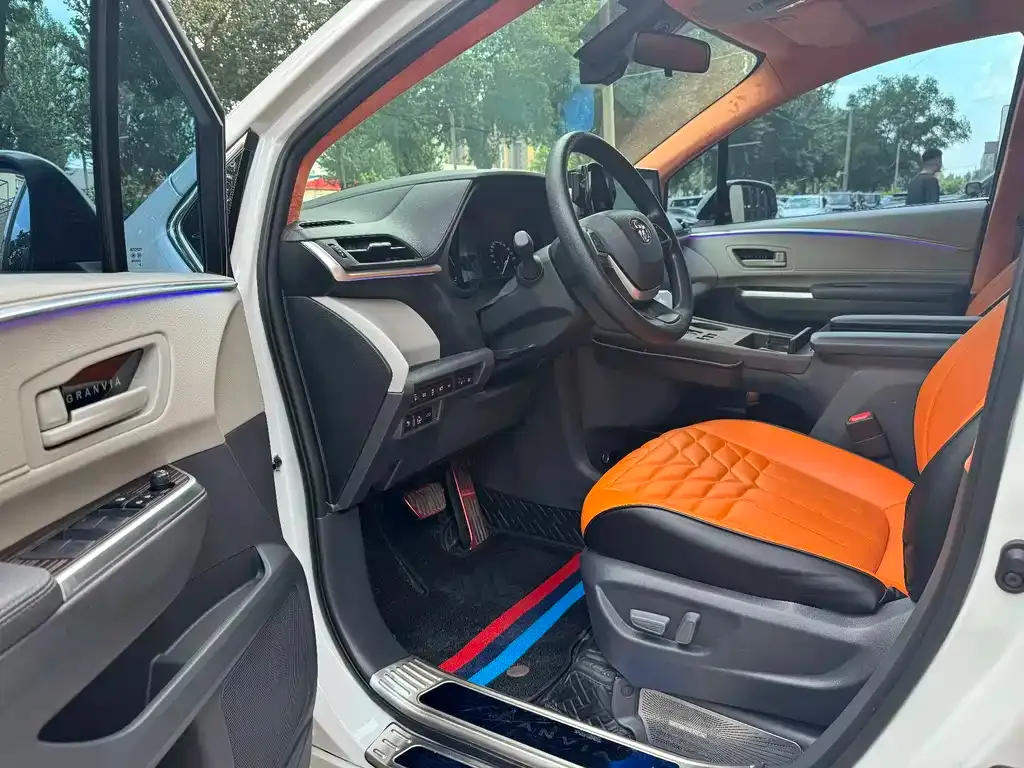 Toyota Granvia — фото 7