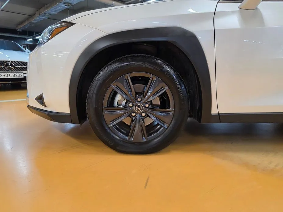 Lexus UX — фото 3