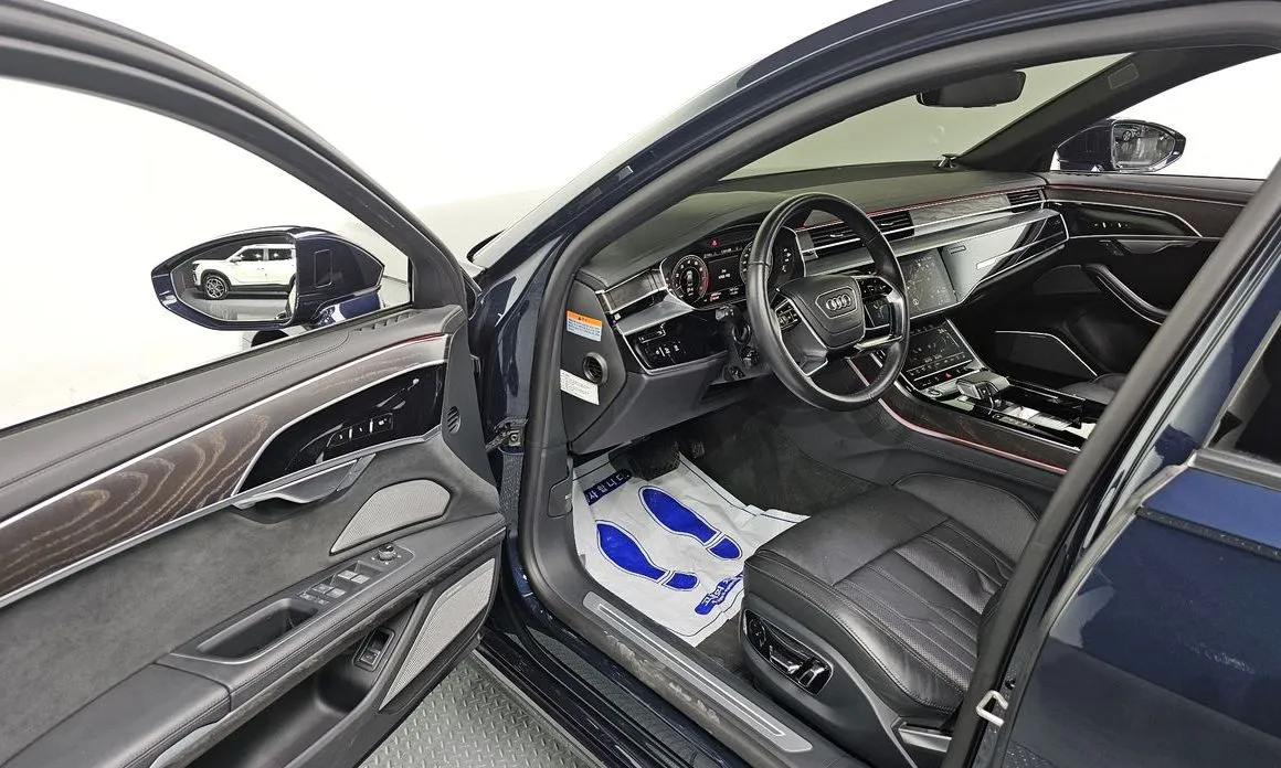Audi A8 — фото 7