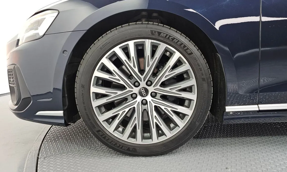 Audi A8 — фото 5