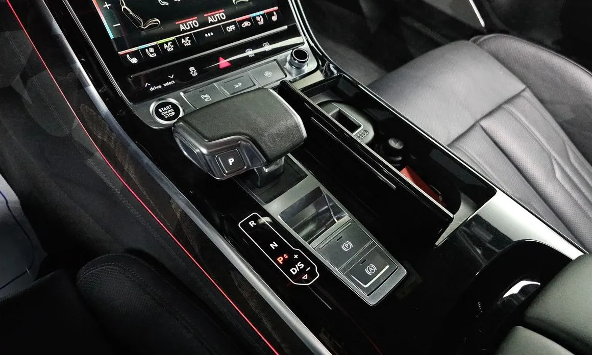Audi A8 — фото 9