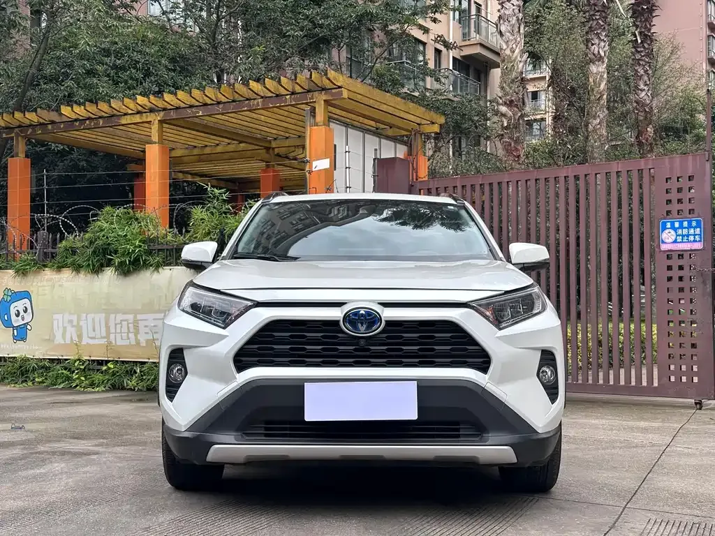 Toyota RAV4 — фото 7