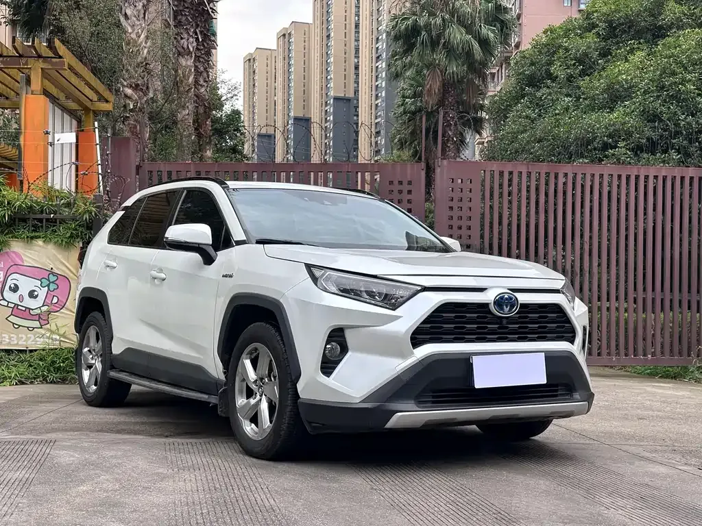 Toyota RAV4 — фото 10