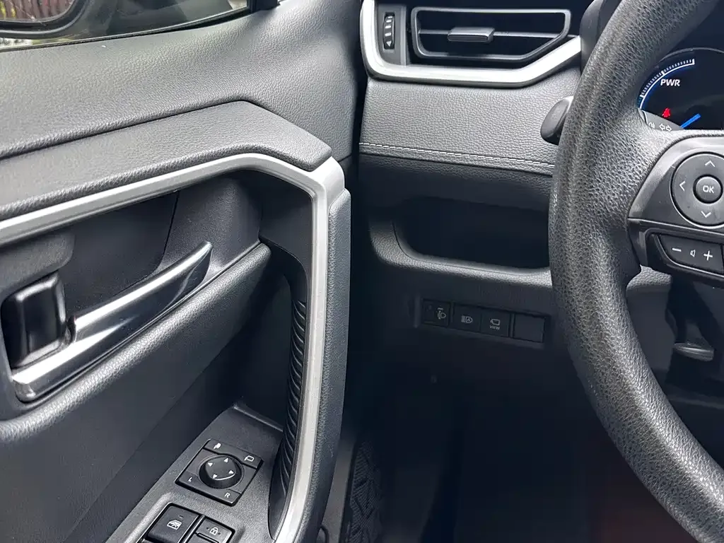 Toyota RAV4 — фото 3