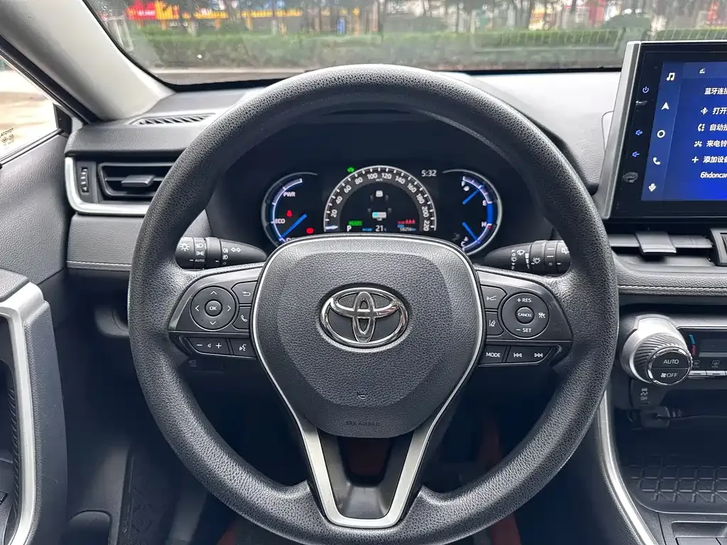 Toyota RAV4 — фото 4