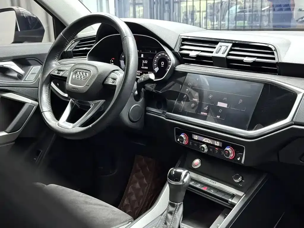 Audi Q3 — фото 10
