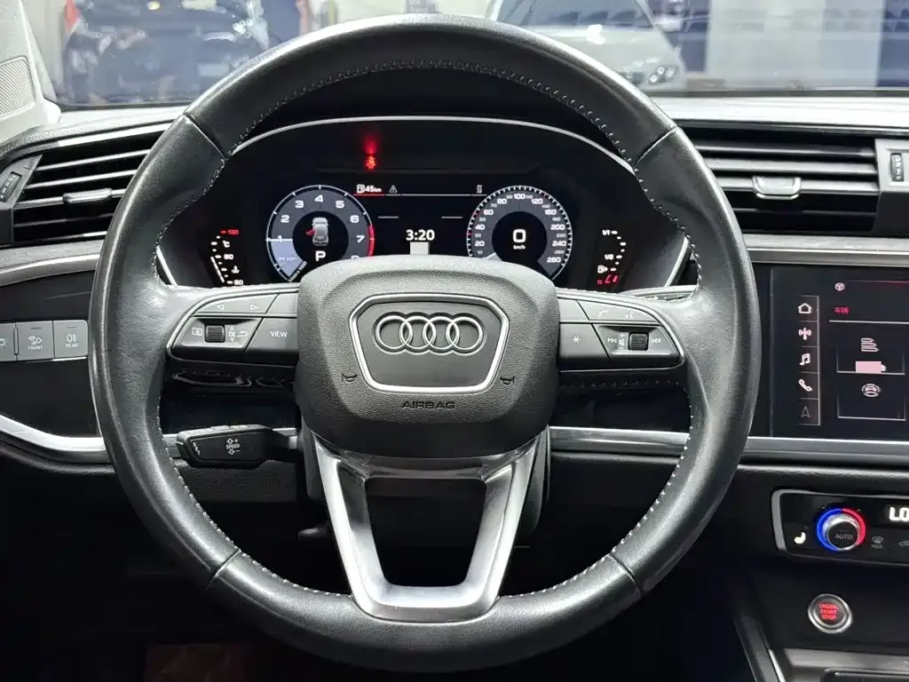 Audi Q3 — фото 6