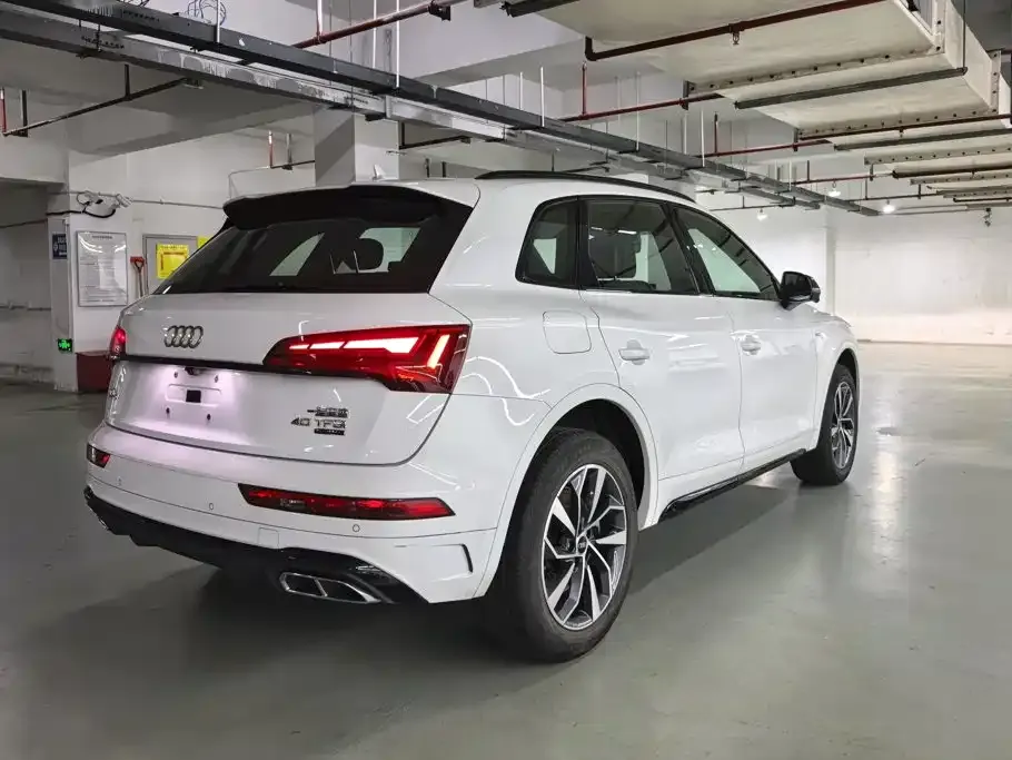 Audi Q5L — фото 9