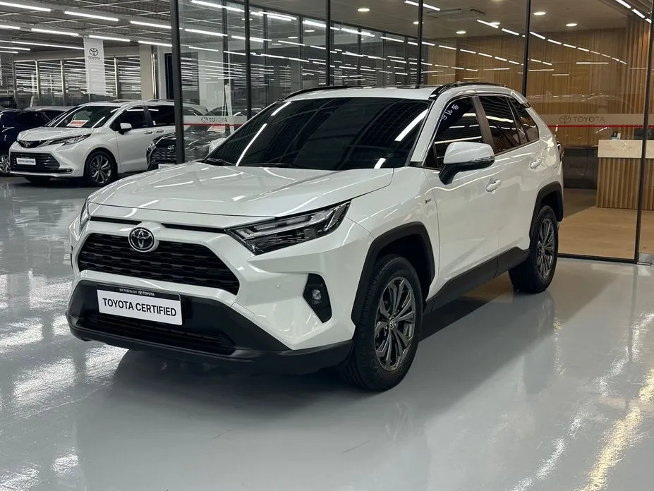 Toyota RAV4 — фото 1