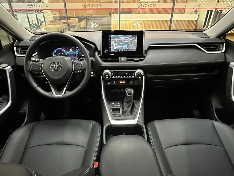 Toyota RAV4 — фото 7
