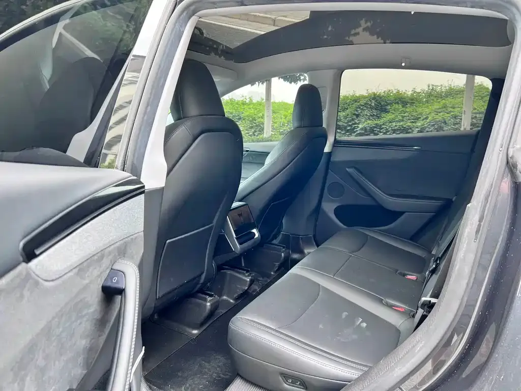 Tesla Model Y — фото 7