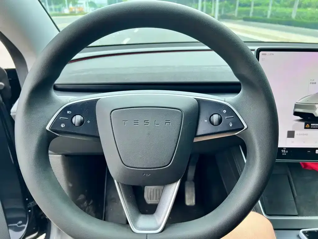 Tesla Model Y — фото 5