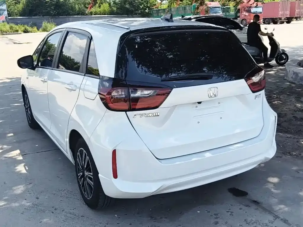 Honda Fit — фото 5