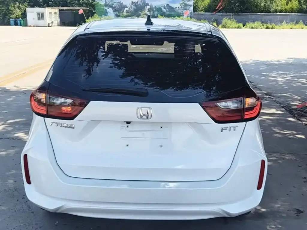 Honda Fit — фото 10