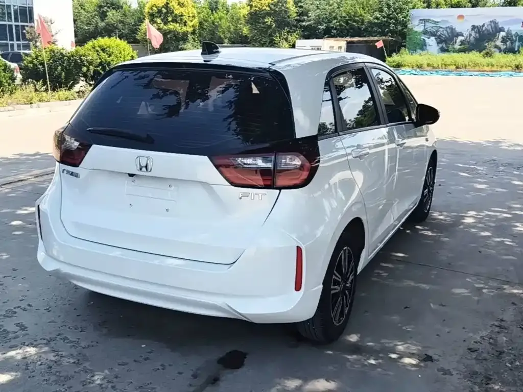 Honda Fit — фото 8