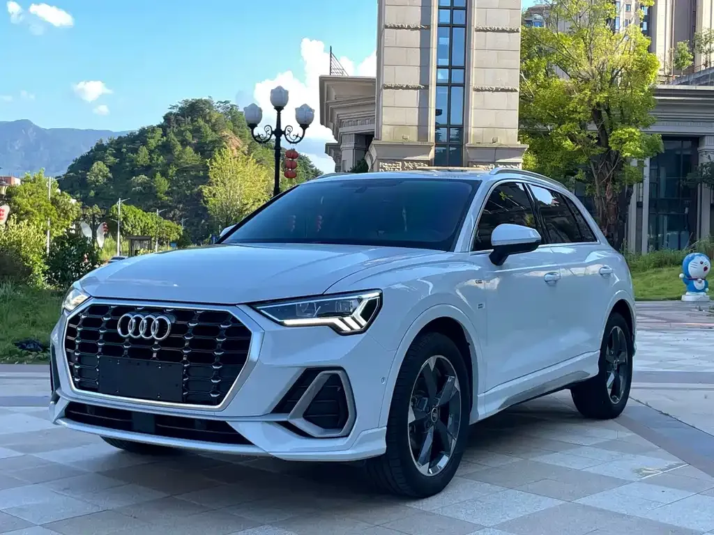Audi Q3 — фото 1
