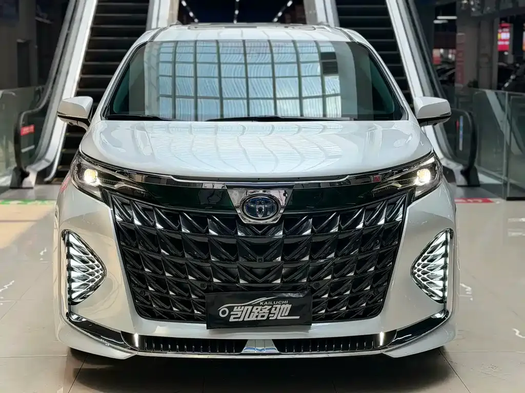 Toyota Granvia — фото 4