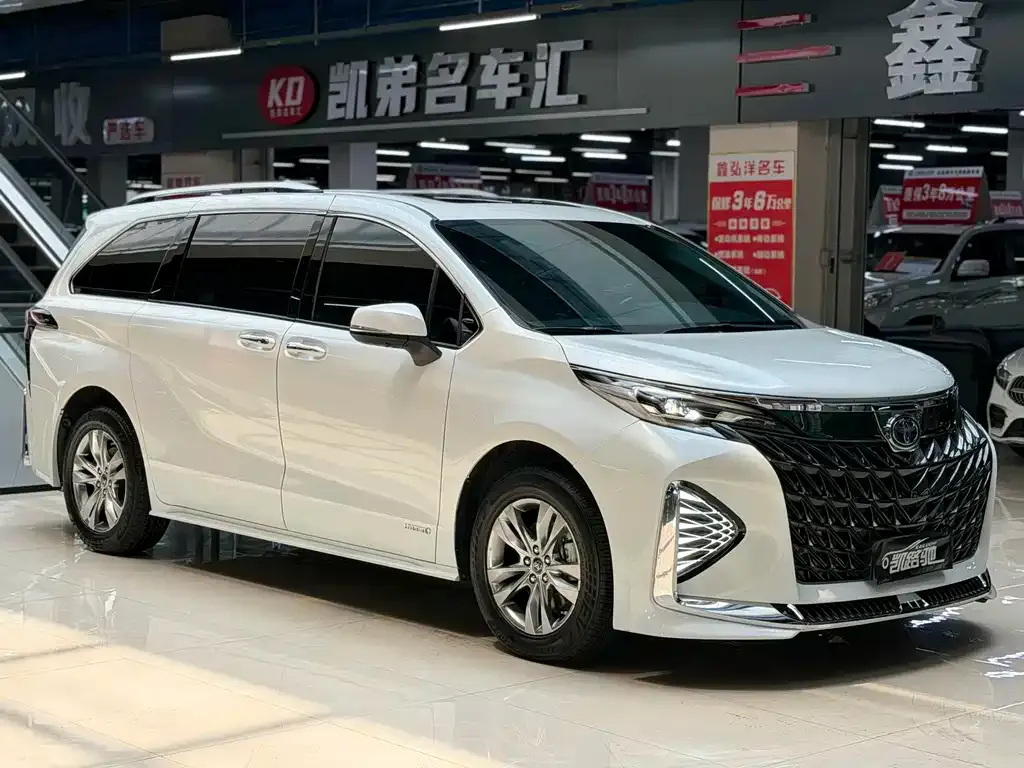 Toyota Granvia — фото 6