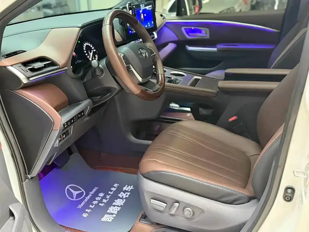 Toyota Granvia — фото 7