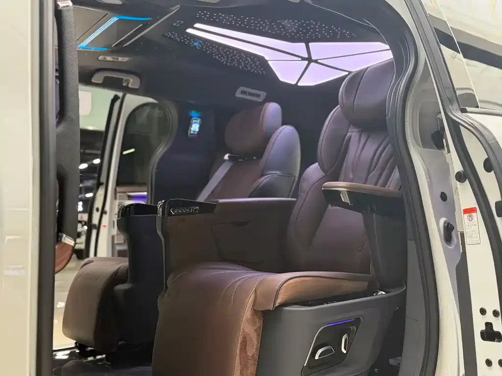 Toyota Granvia — фото 2